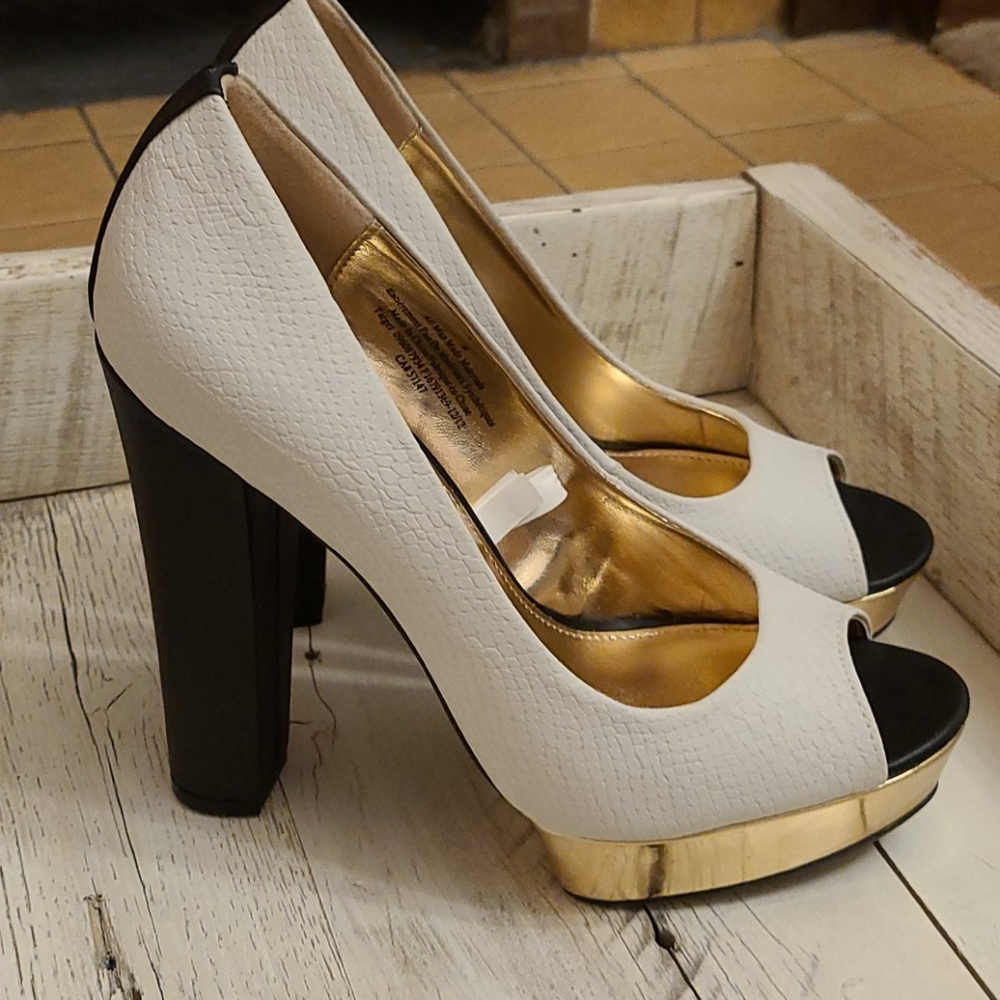 NWB Mossimo Black & White Gold Platform Heels